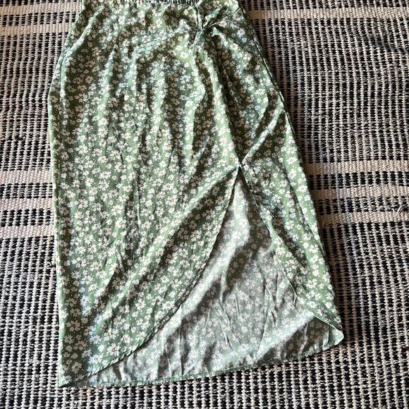 Yozy Size Medium green white floral print Maxi skirt - Picture 1 of 6